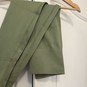 athletic leggings